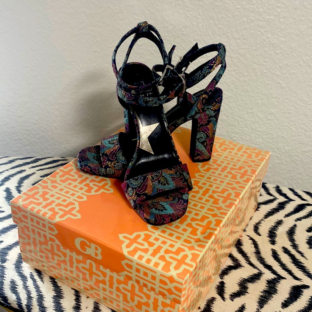Gianni Bini tapestry heels